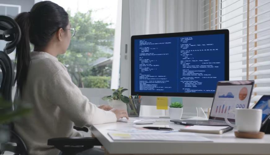 克拉玛依区软件开发公司实战建议：网站赋能，为何必须接入支持机器人？